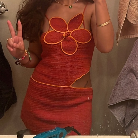 Red/ orange hibiscus floral crochet dress - Picture 2 of 4